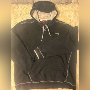 Puma hoodie, very worn as shows in pictures. still good, just doesn’t fit